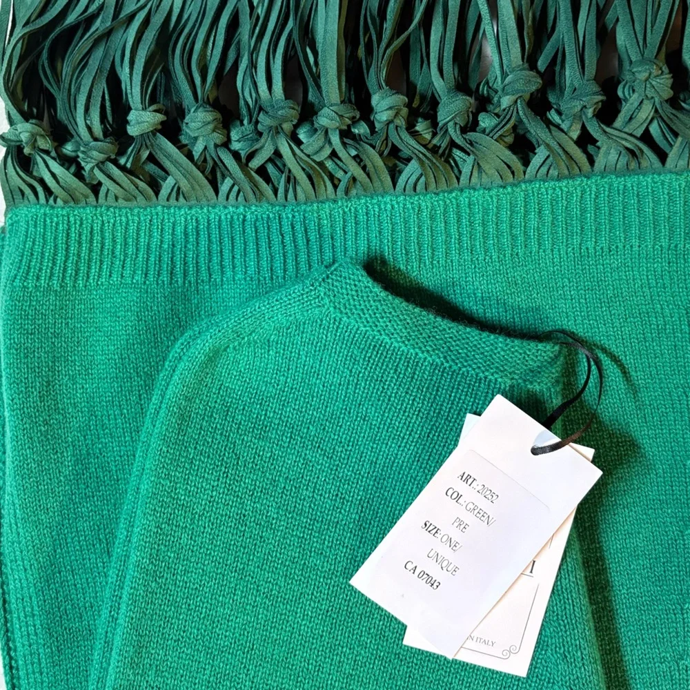PINOTTI NWT  Green Cashmere Wool Blend Green Poncho/Cape with Leather Fringe